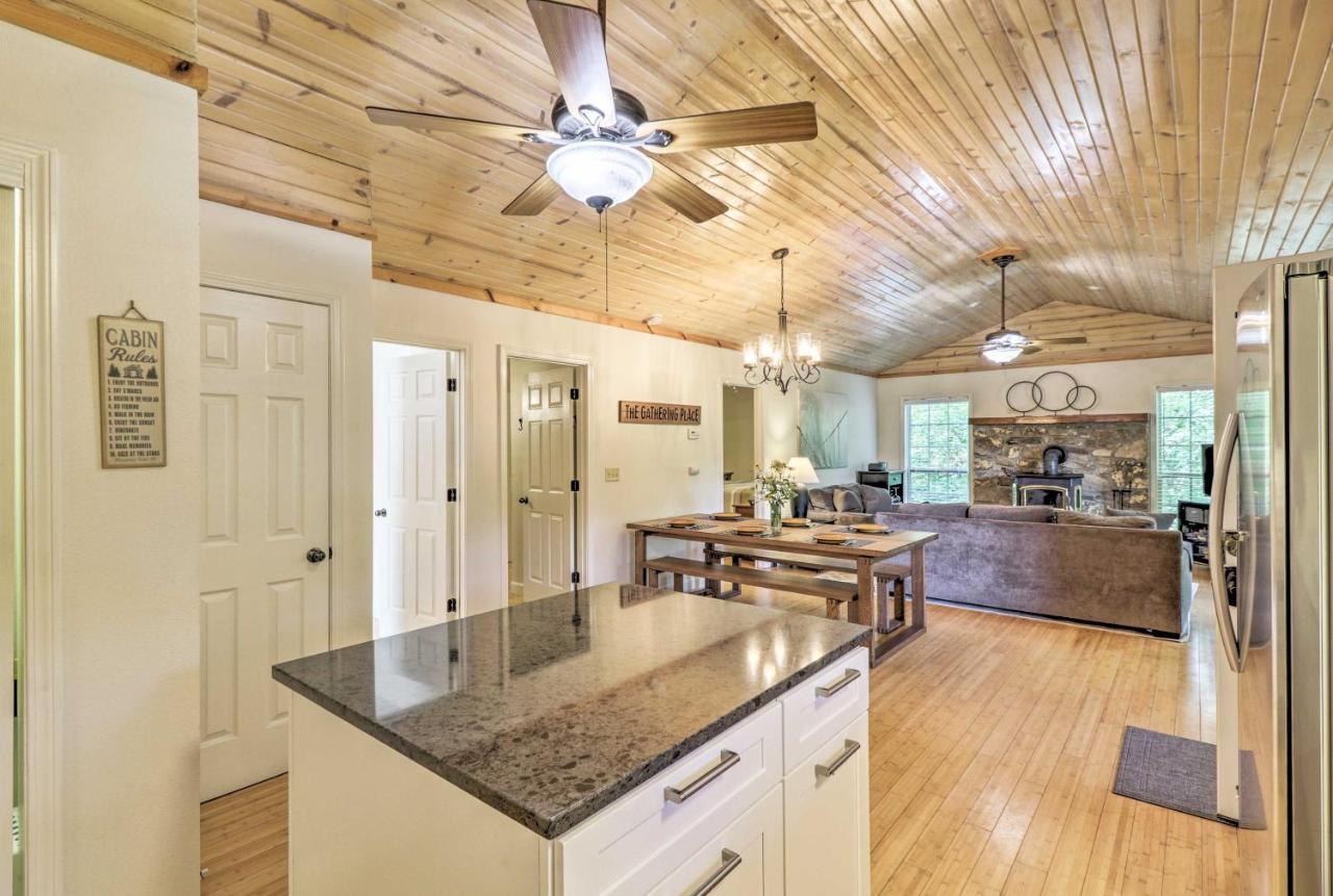 Villa Creekside Hideaway With Fire Pit And Creek Access! Mountain View Exterior foto
