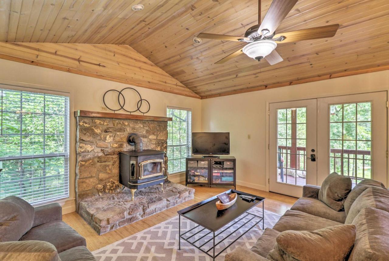 Villa Creekside Hideaway With Fire Pit And Creek Access! Mountain View Exterior foto